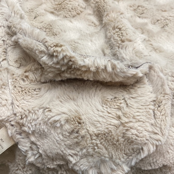 Faux fur soft vest - Picture 5 of 5